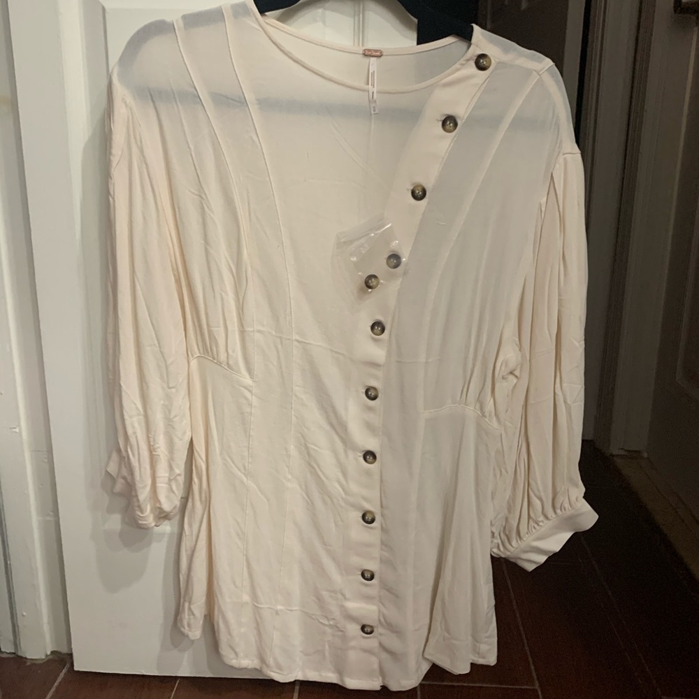 Free people cream top with buttons Size XS NWOT